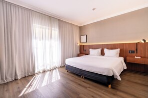 Luxo Casal - 1 Cama Queen | Minibar, in-room safe, desk, blackout drapes - Intercity São Paulo Paulista (São Paulo)