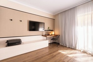 Double Room (Standard, 1 cama Casal - PCD) | Minibar, in-room safe, desk, blackout drapes - Intercity São Paulo Paulista (São Paulo)