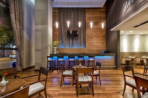 酒吧（店内）