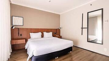 Standard PcD - 1 Cama Casal | Minibar, Zimmersafe, Schreibtisch, Verdunkelungsvorhänge