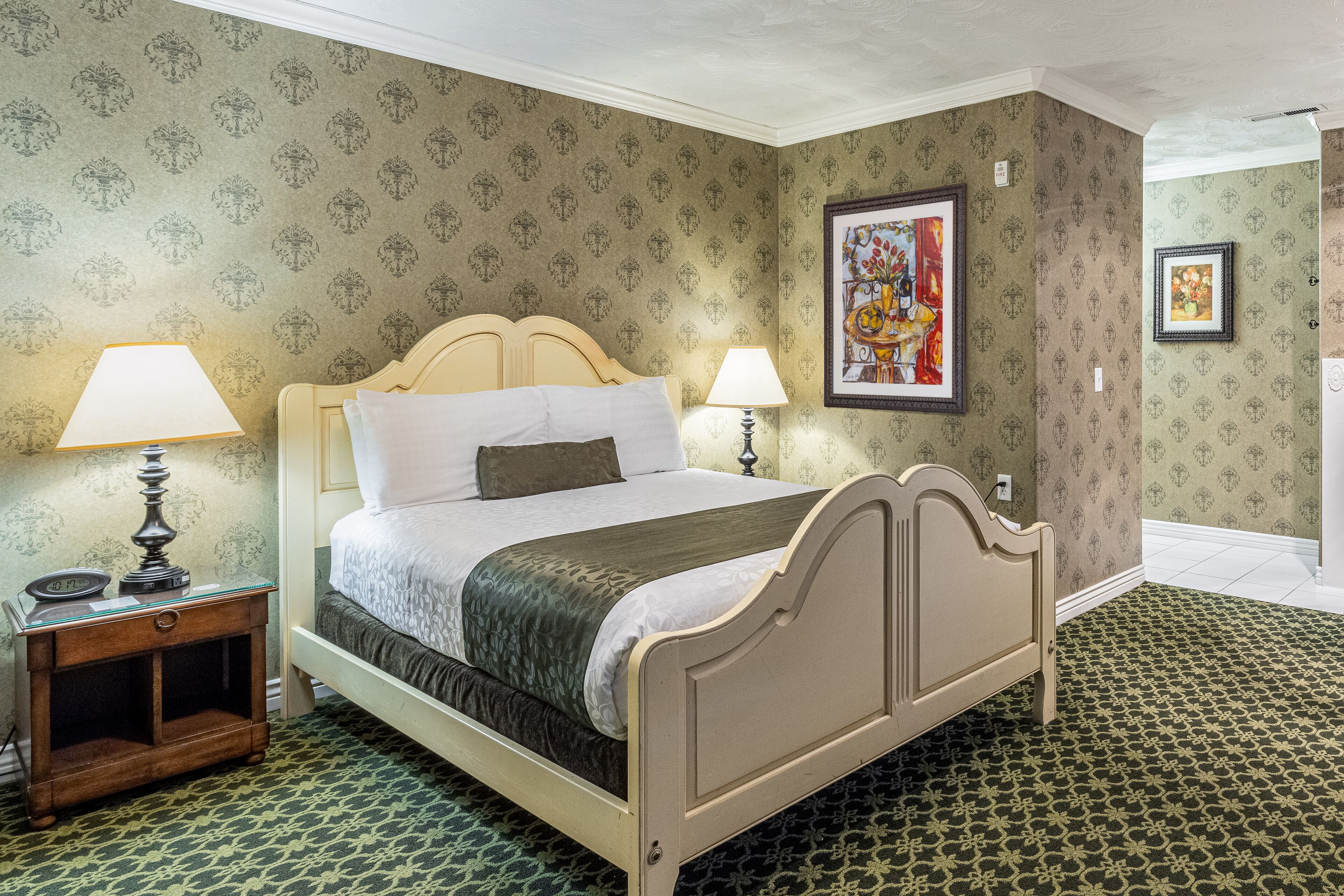 Supreme Queen Room with Spa Tub (No Pets Allowed) | 全浸式浴缸