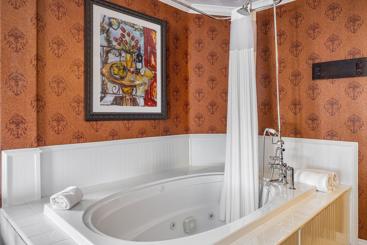 supreme king room with spa tub (no pets allowed) | 2 bedrooms, premium bedding, iron/ironing board, free wifi