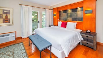 Junior suite | Donzen dekbedden, een bureau, een strijkplank/strijkijzer, gratis wifi