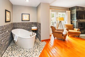 Junior Suite | 1 bedroom, down comforters, desk, iron/ironing board