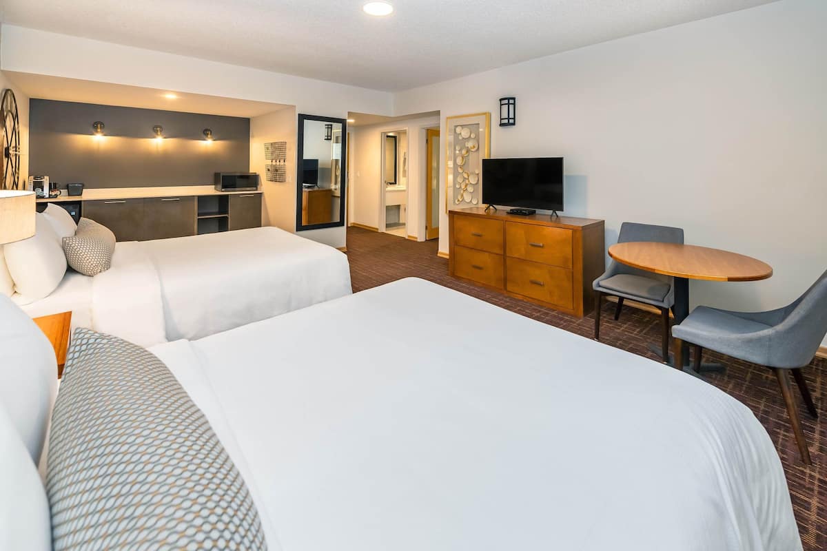 Family Suite | Down comforters, desk, iron/ironing board, WiFi (free)