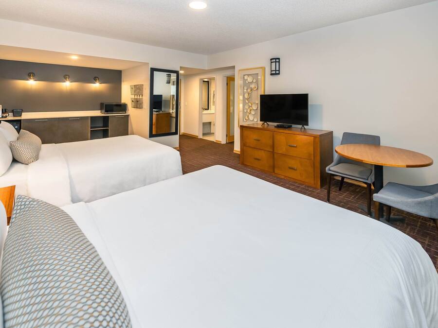 Family Suite | Down comforters, desk, iron/ironing board, WiFi (free)