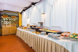 Colazione a buffet a pagamento, servita tutte le mattine