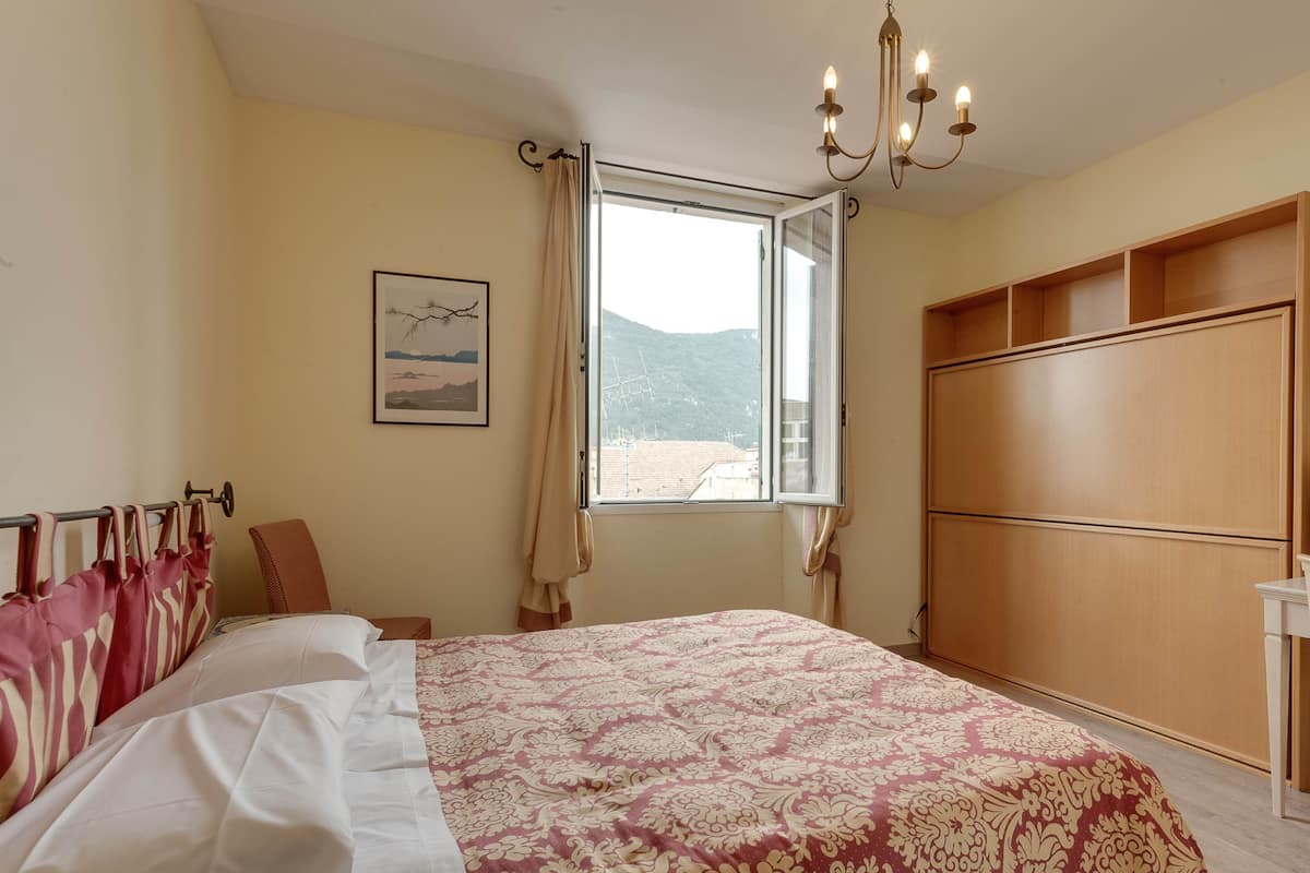 Club Room, Accessible | Desk, soundproofing, free WiFi