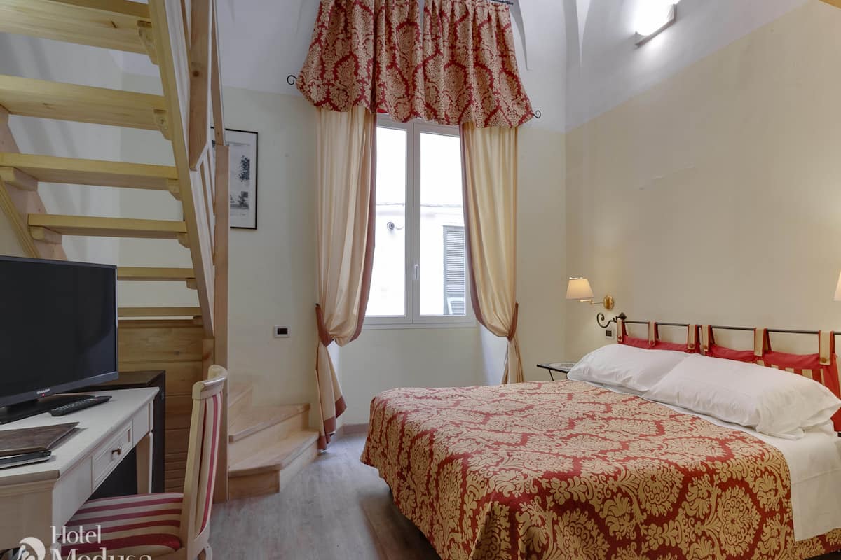 Family Loft | Desk, soundproofing, free WiFi