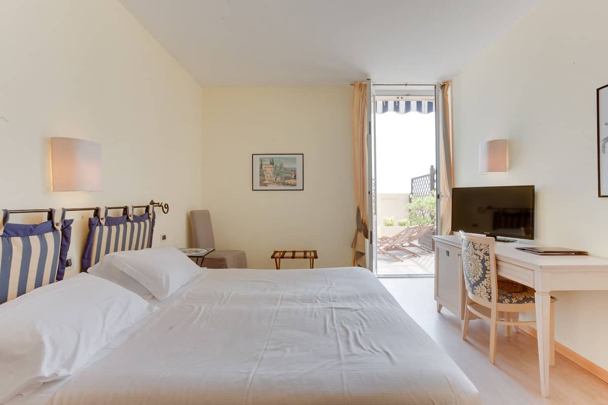 Chambre Triple Confort, terrasse, vue mer (Star)