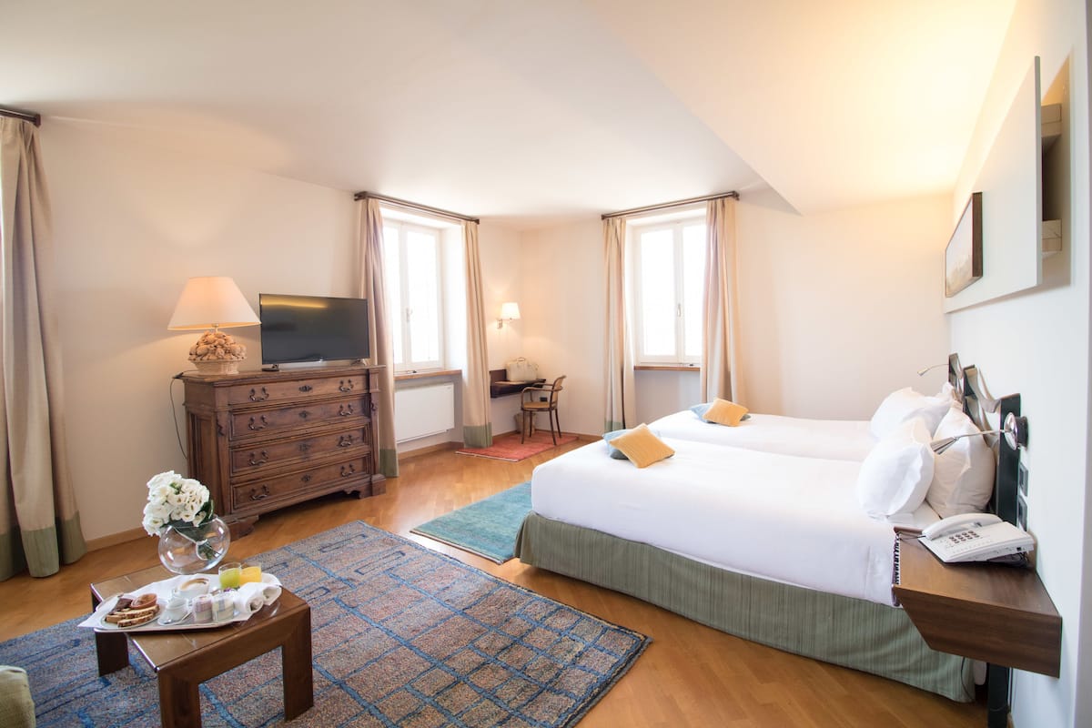 superior room | hypo-allergenic bedding, minibar, in-room safe, desk