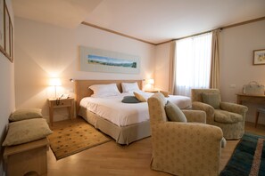 Allergitestet sengetøy, minibar, safe på rommet og skrivebord