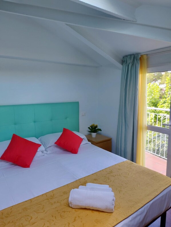 In-room safe, desk, cots/infant beds, free WiFi