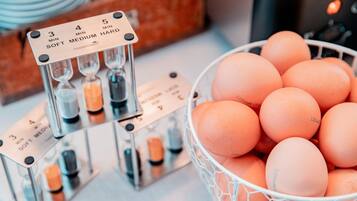 Bao gồm bữa sáng đặc sản địa phương hàng ngày