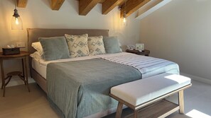 Premium Room, 1 King Bed with Sofa bed, Lake View | Frette Italian sheets, premium bedding, down comforters, minibar