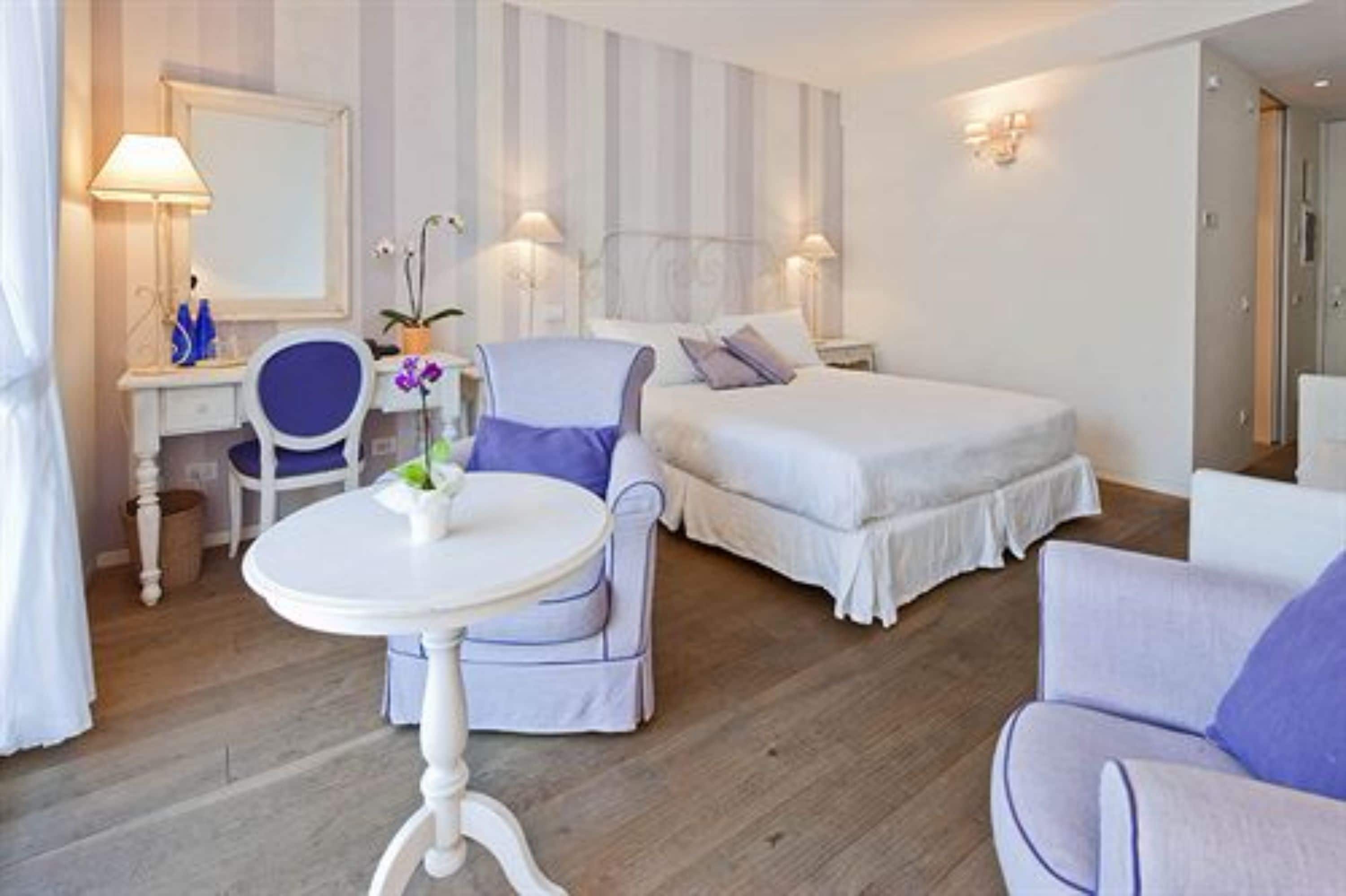 junior suite, lake view in villa, no lift | frette italian sheets, premium bedding, down duvets, minibar