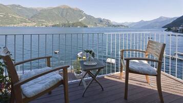 Phòng đôi Superior, ban công (Second Floor, No Lift Villa) | Hiên