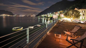 Spiaggia privata, lettini da mare, ombrelloni, teli da spiaggia