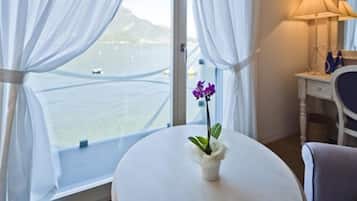 Junior Suite, Lake view in villa, No Lift | 客房景观