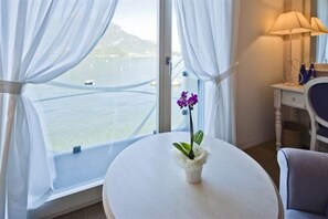 Junior Suite, Lake view in villa, No Lift | Vue de la chambre