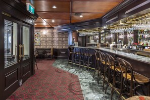 Bar (trong khuôn viên)