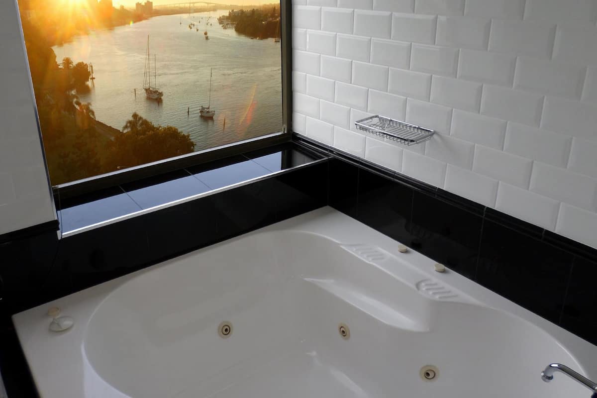 Suite, Jetted Tub, River View
