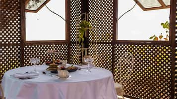 Café da manhã e jantar