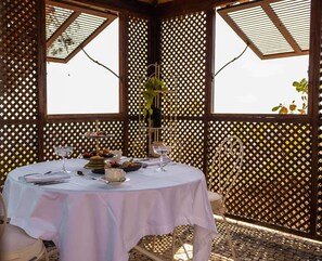 Breakfast and dinner served  - Quinta Funchal Gardens – Adults Only (Funchal)