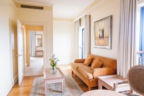 Suite | Minibar, in-room safe, desk, blackout drapes