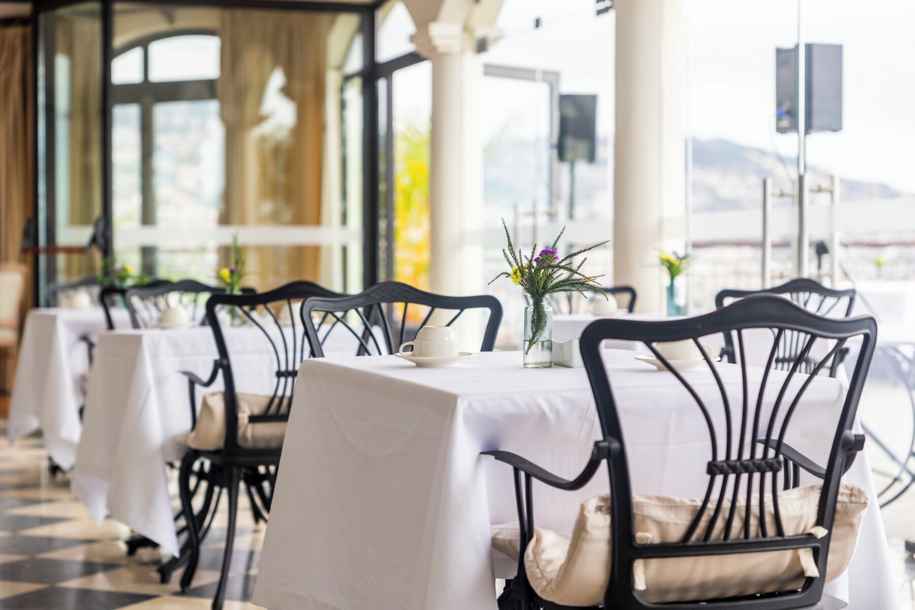 breakfast and dinner served, al fresco dining