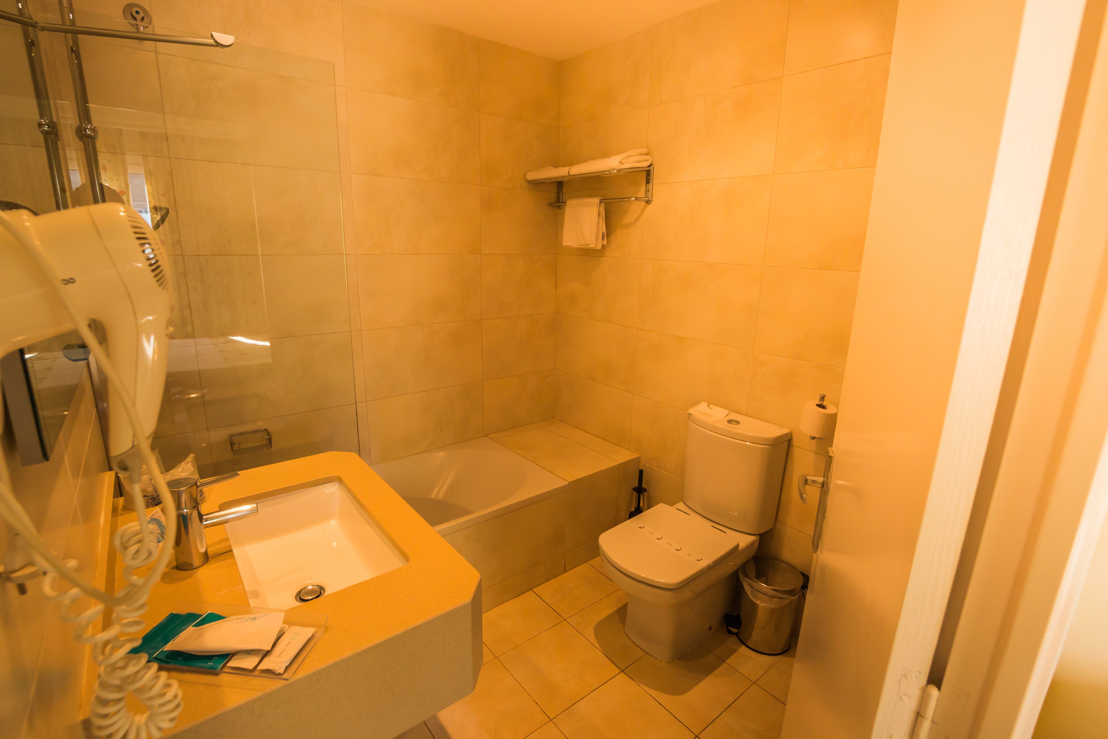 double room, balcony | bathroom | combined shower/bathtub, free toiletries, hair dryer, bidet