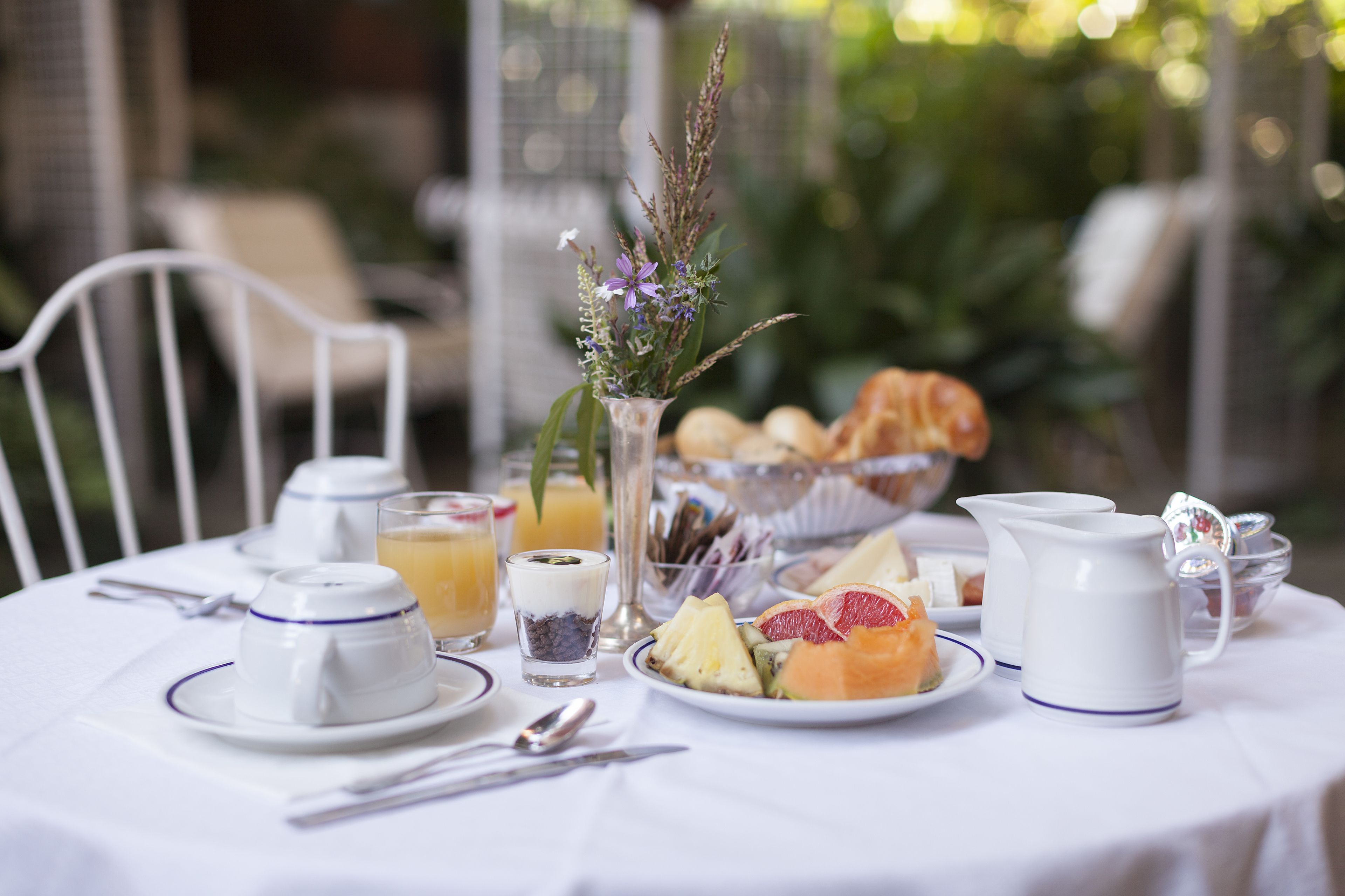daily continental breakfast (eur 10 per person)