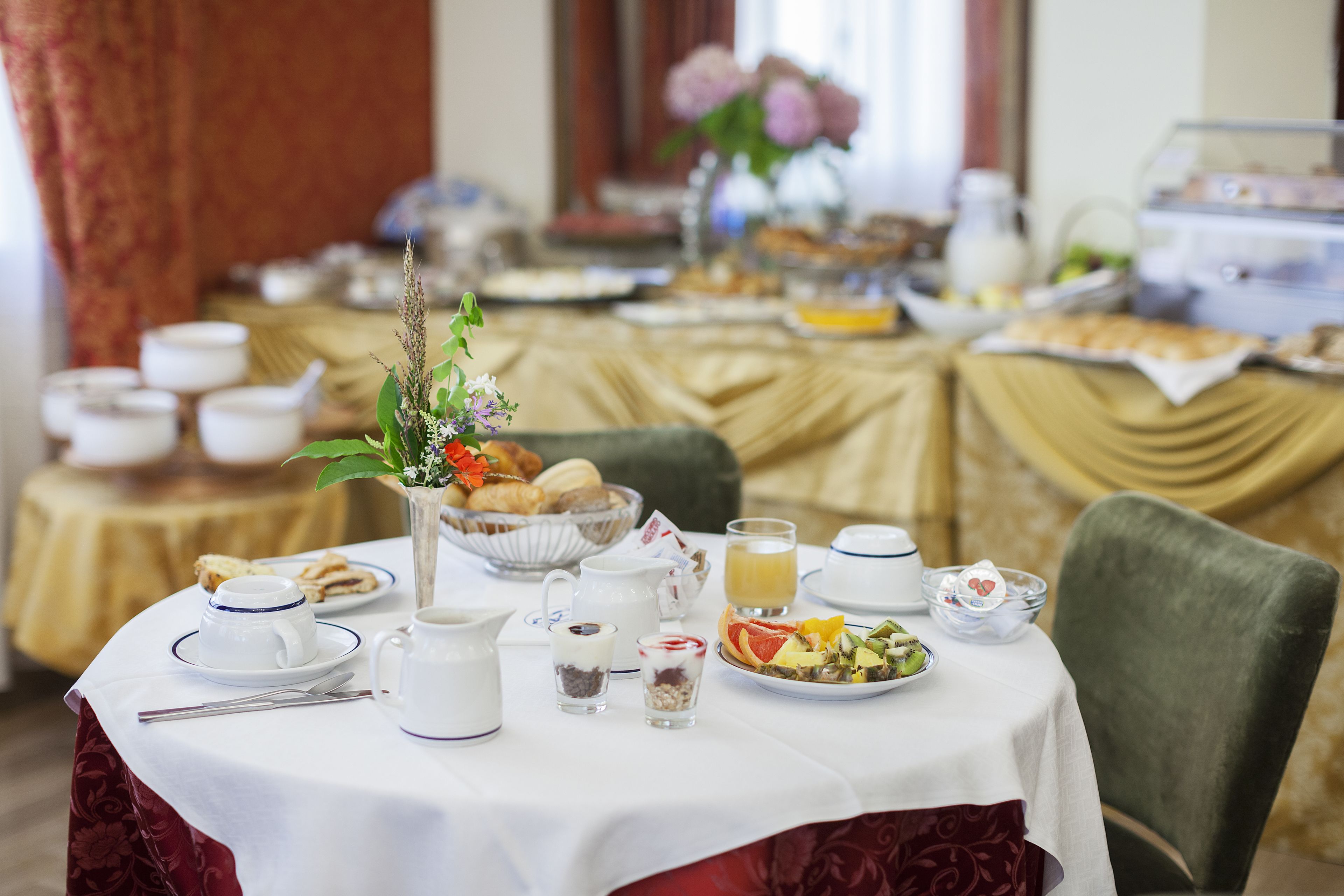 daily continental breakfast (eur 10 per person)