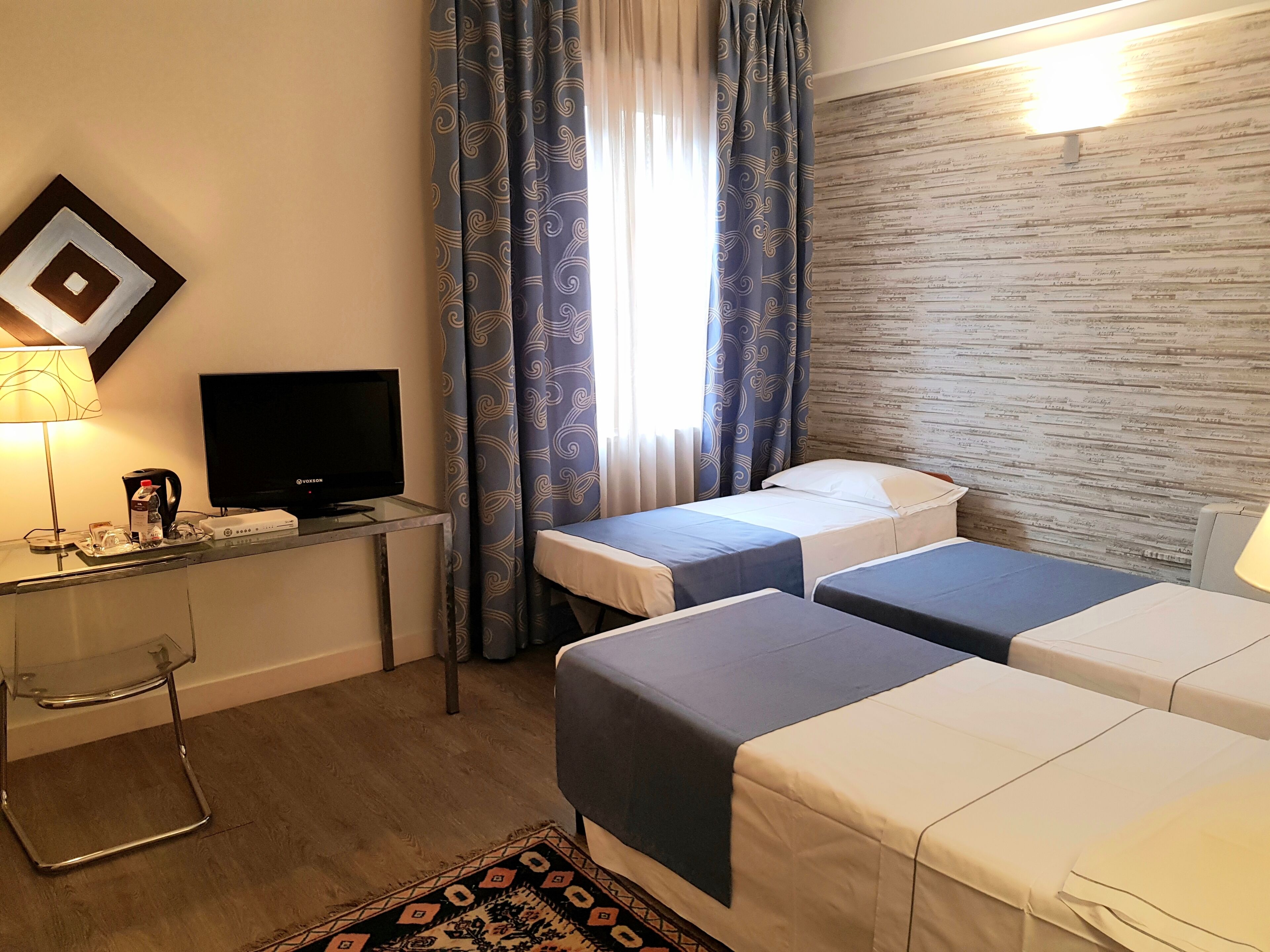 triple room | 1 bedroom, minibar, in-room safe, desk