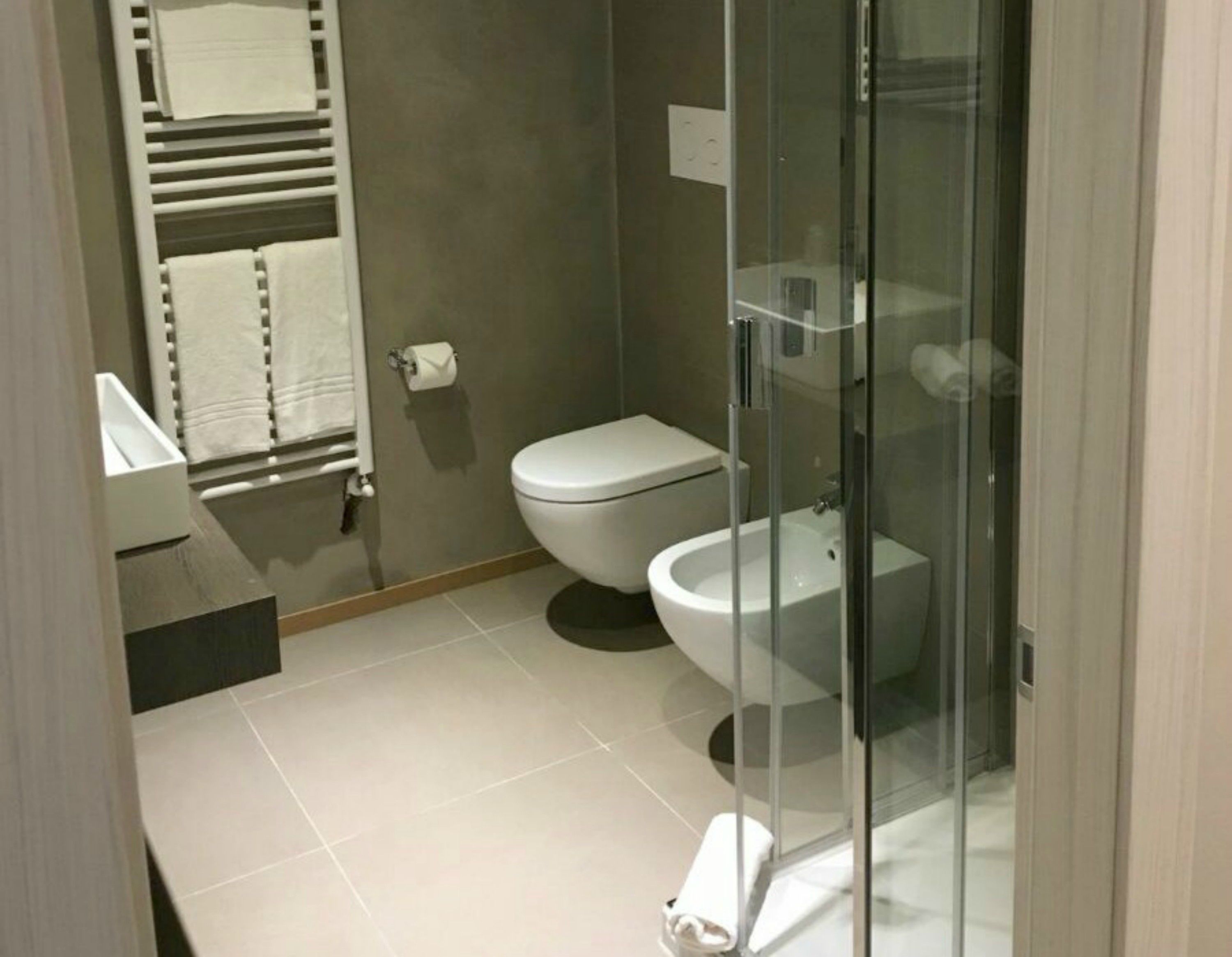 superior double room | bathroom | shower, rainfall showerhead, free toiletries, hair dryer