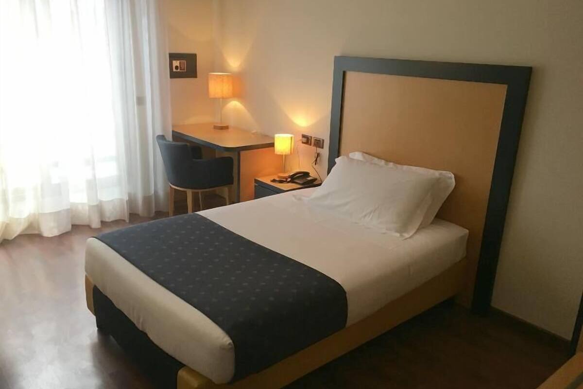 In-room safe, desk, WiFi (free), bed sheets