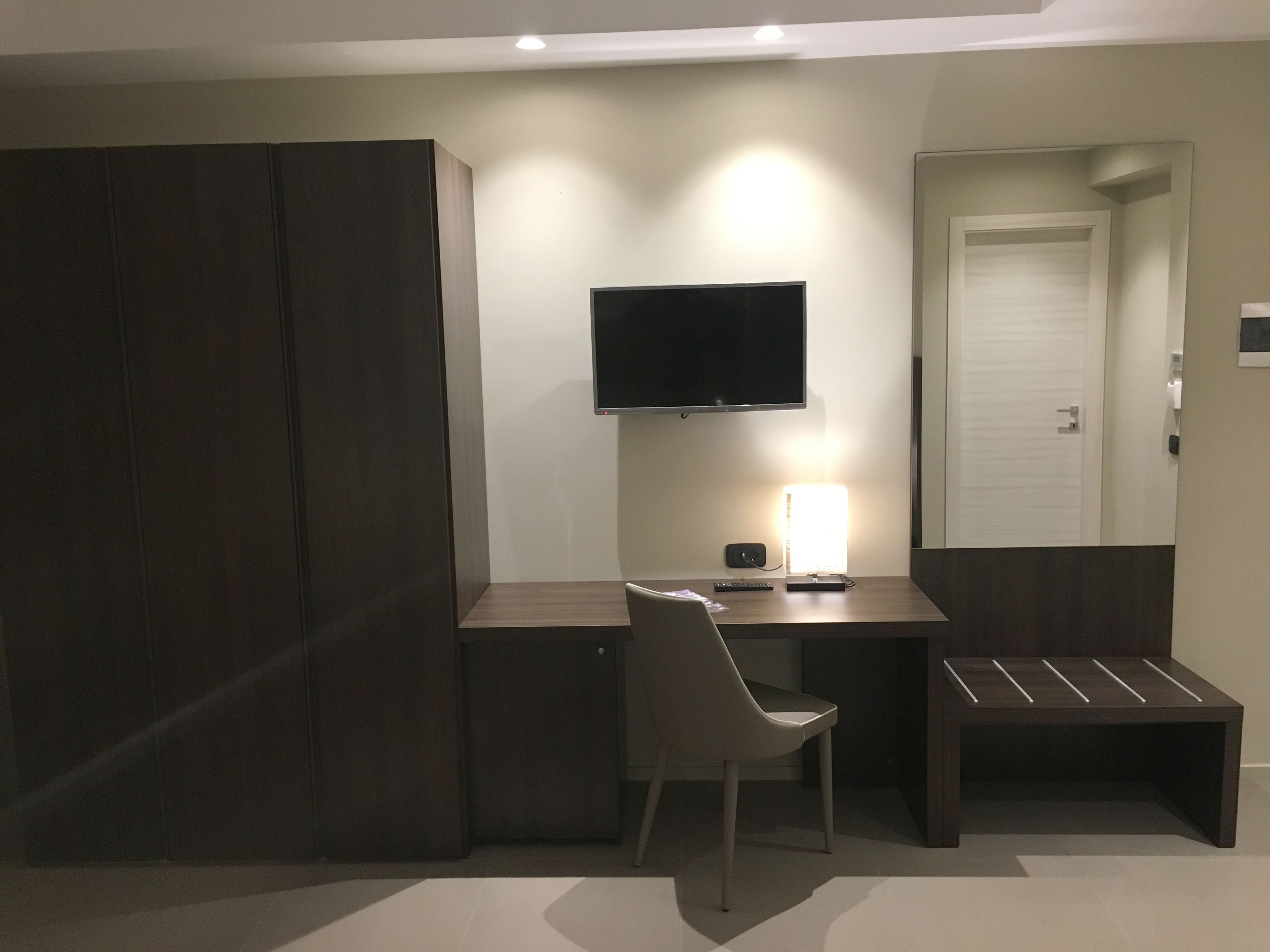 superior triple room | television