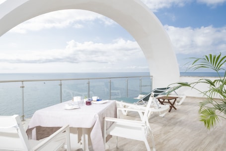 Terrace/patio. Hotel Cavalluccio Marino