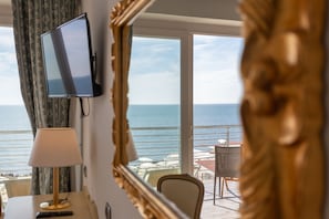 Premium bedding, minibar, desk, laptop workspace - Hotel Cavalluccio Marino (Santa Marinella)