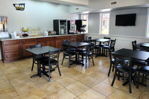 Doppelzimmer, 2 Doppelbetten, Raucher | Essbereich im Zimmer