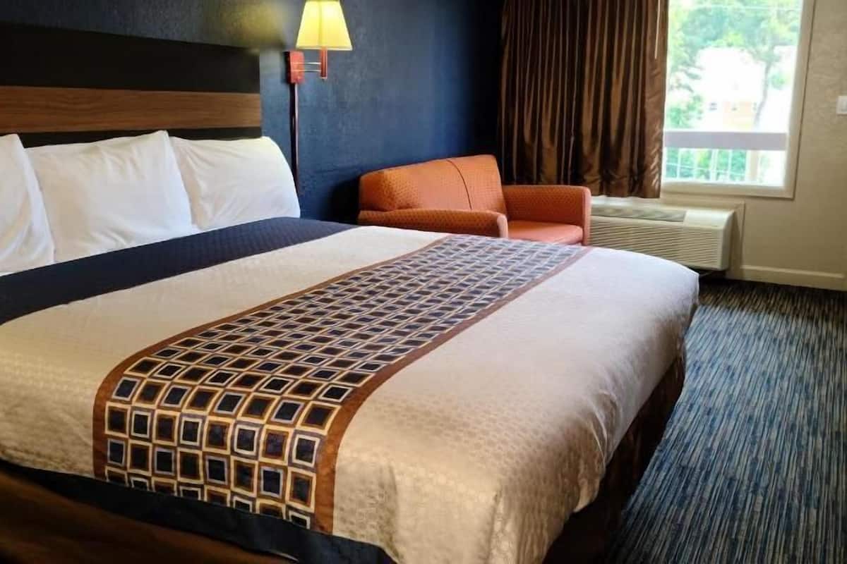 Desk, iron/ironing board, free cots/infant beds, rollaway beds