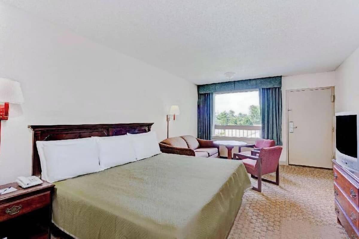 Desk, iron/ironing board, free cots/infant beds, rollaway beds