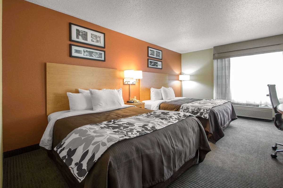 In-room safe, desk, iron/ironing board, cribs/infant beds
