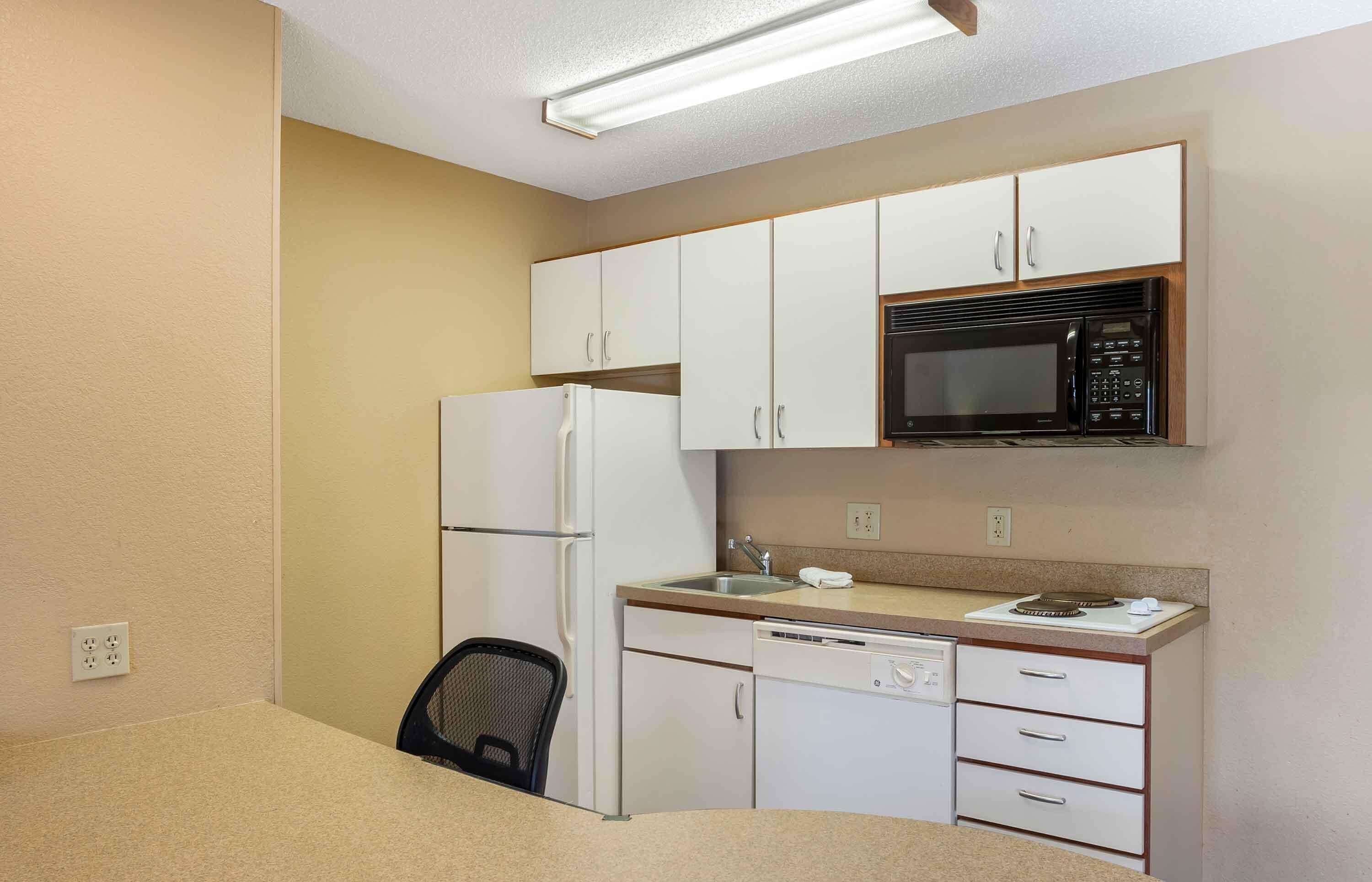 Full-sized fridge, microwave, stovetop, dishwasher