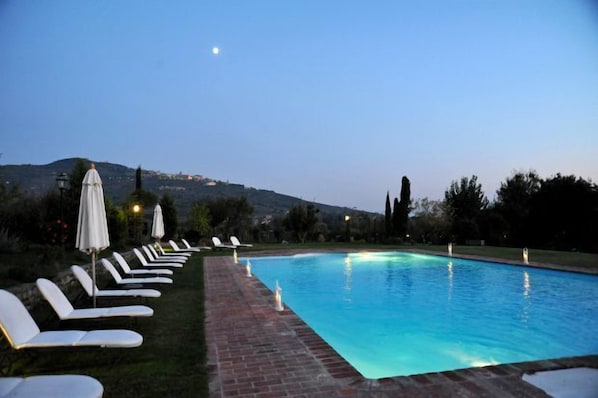 Seasonal outdoor pool, pool umbrellas, sun loungers