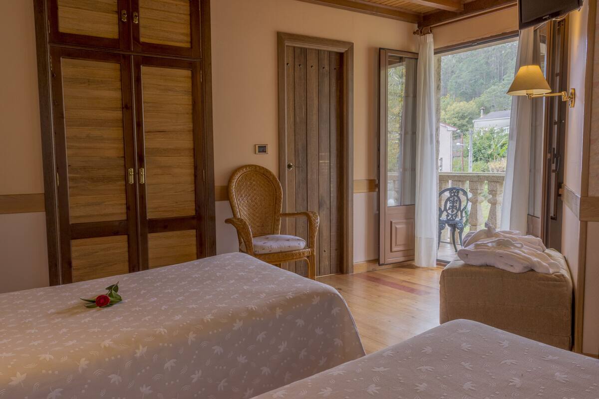 standard twin room | premium bedding, minibar, desk, blackout curtains