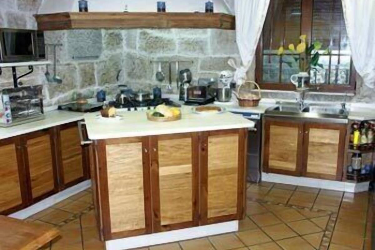 daily continental breakfast (eur 5 per person)