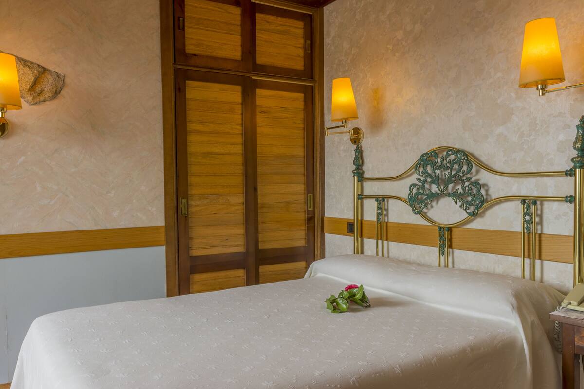 standard double room | premium bedding, minibar, desk, blackout curtains