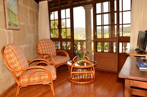 Standard Double Room | Living area