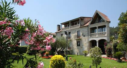 Rusticae Casa Antiga do Monte